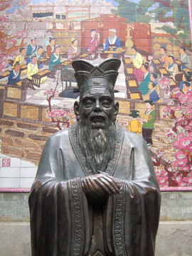 佛山孔廟的孔子銅雕像上部