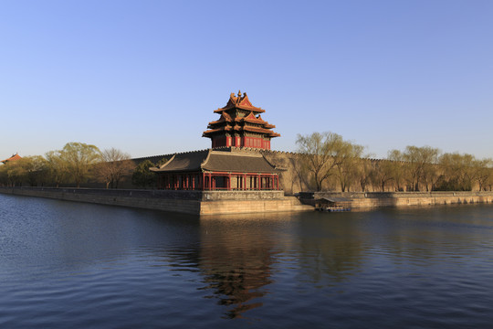 初春的北京角樓泛微波