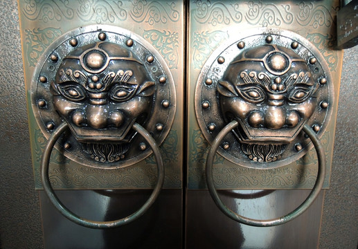 銅獅子門(mén)環(huán)