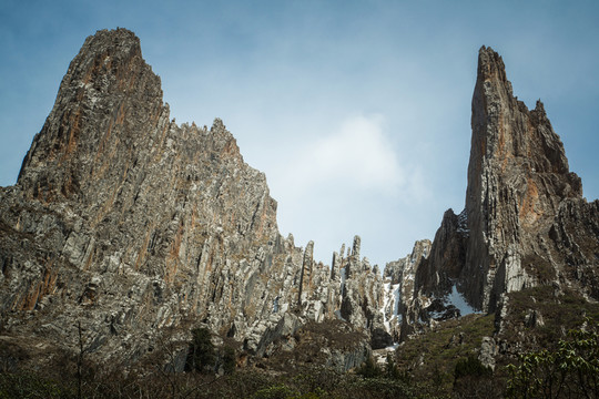 奇峰怪石