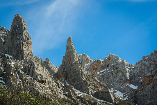 奇峰峻嶺