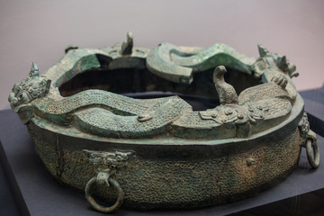 龍虎四環(huán)銅建鼓座