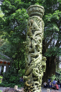 石雕龍柱