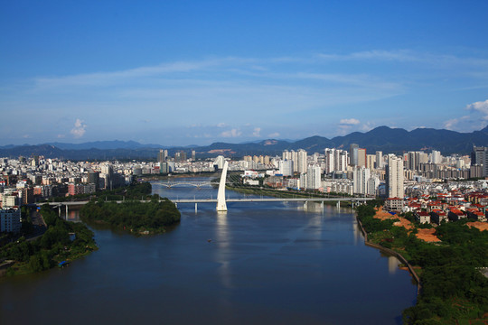 初夏章江兩岸