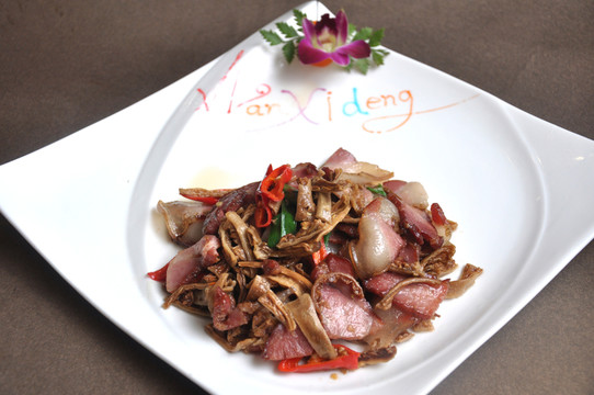 干苦瓜炒風(fēng)吹肉