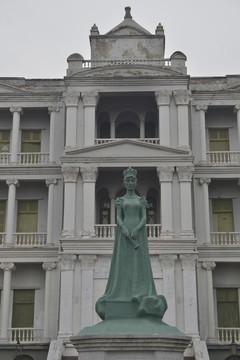 女皇雕像