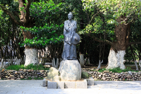八大山人銅像