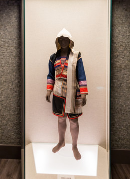 基諾族織花鑲邊女服