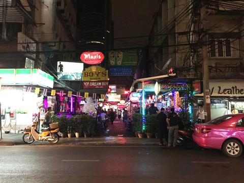 曼谷市區(qū)街道夜景