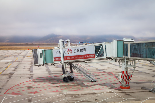 機(jī)場登機(jī)通道 樓梯