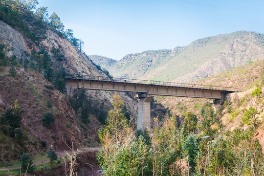 山區(qū)鐵路高架橋