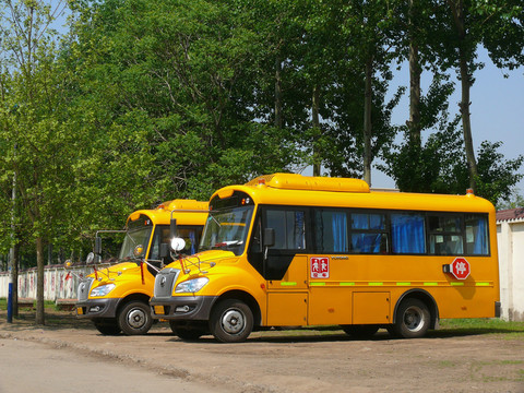 校車