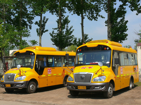 校車