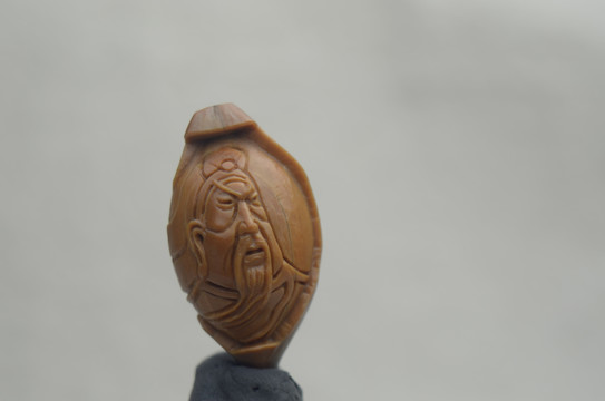 橄欖核雕關(guān)公