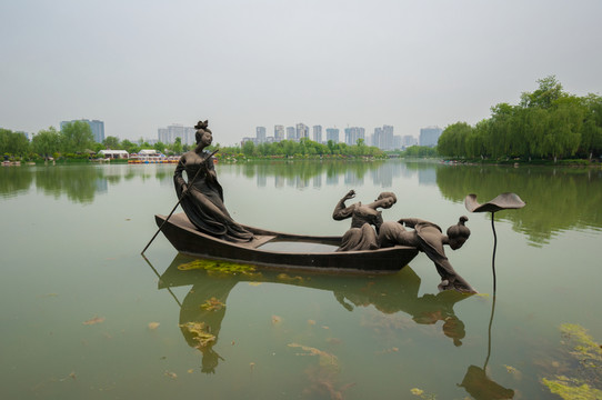 雕塑 采荷