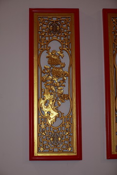 傳統(tǒng)雕花木窗