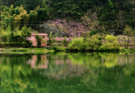 山光湖色