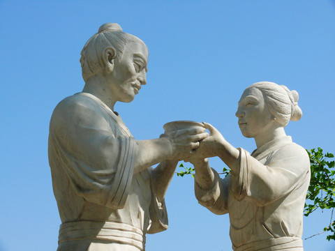 相敬如賓塑像