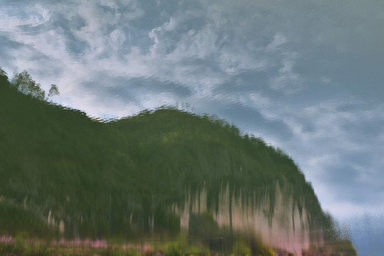 遠(yuǎn)山倒影