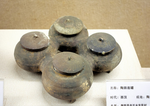 陶四連罐