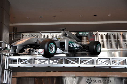 雙子塔下的F1賽車