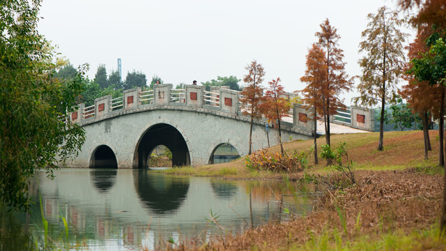 廣州南沙濱海公園石拱橋秋色