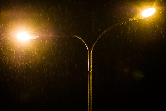 印象雨夜