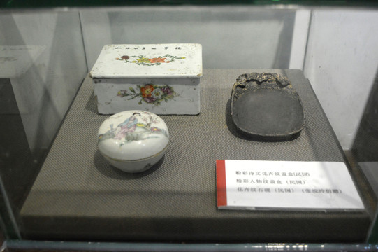 粉彩畫(huà)陶瓷