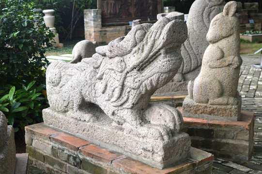 龍 石雕