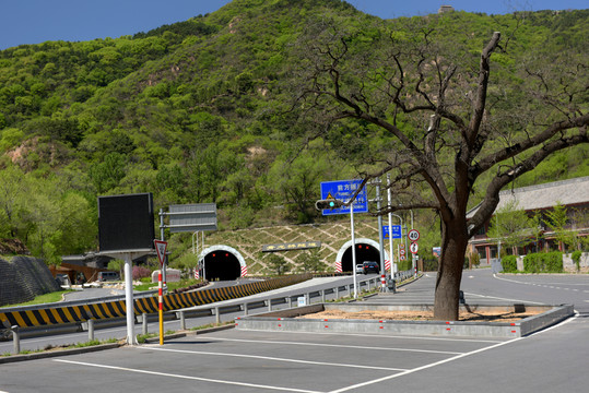 隧道口