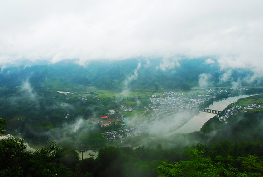 齊云山云霧