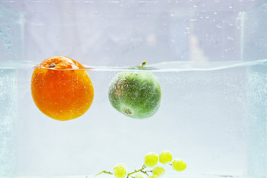 水果入水