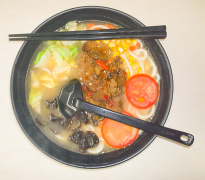 牛肉玉米茄子米線