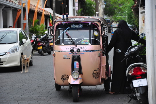 加勒古城突突車