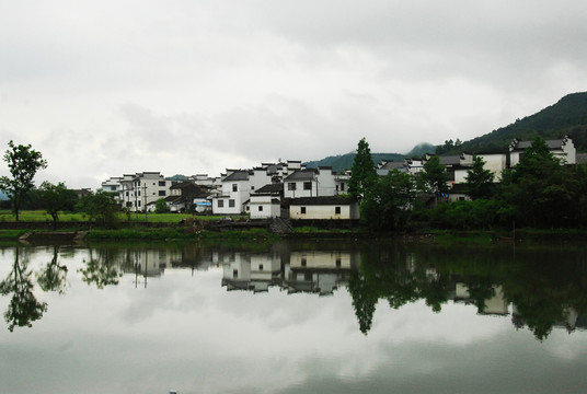 河畔人家