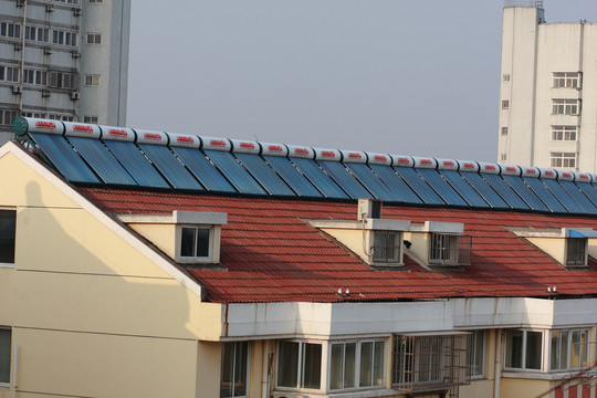 屋頂太陽能熱水器