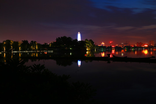 夜色明湖