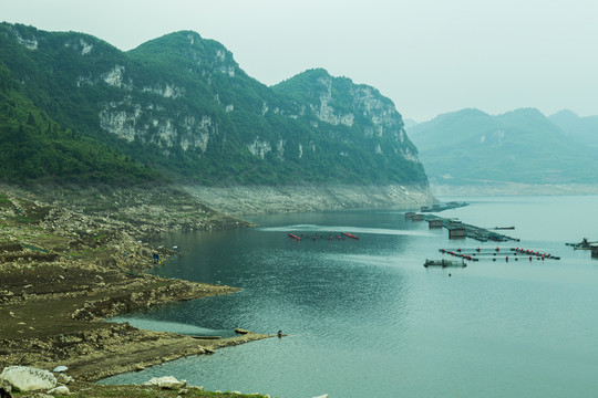 湖濱 漁船