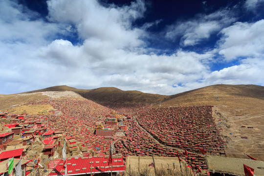 色達(dá)五明佛學(xué)院