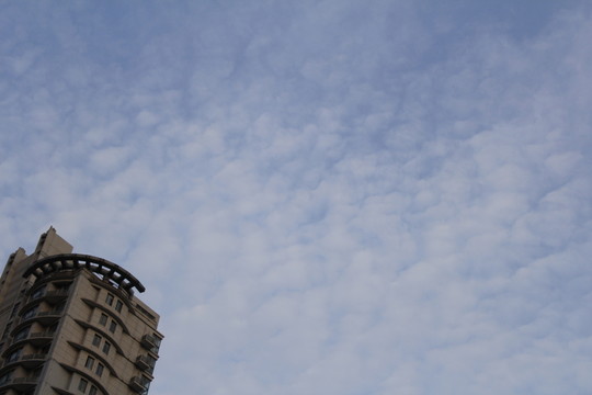 天空與建筑