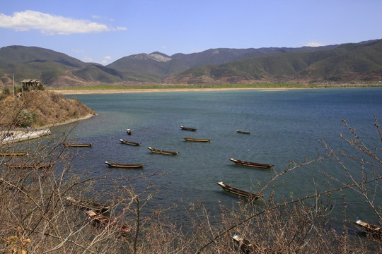 瀘沽湖 豬槽船