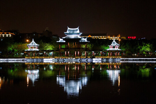廈門(mén)集美龍舟池夜景