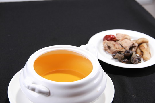 山坑螺松茸燉老鴨