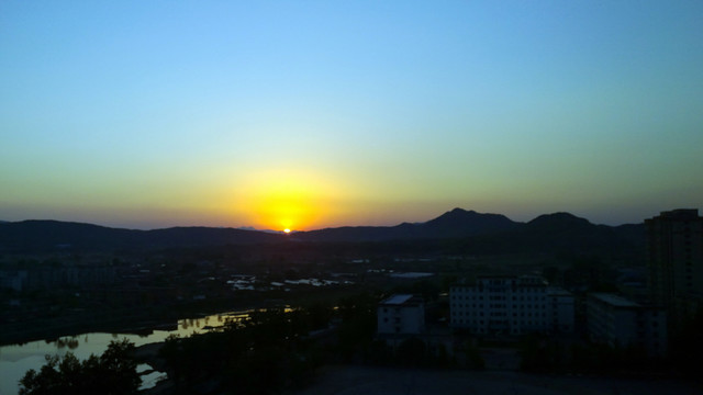 夕陽(yáng)下