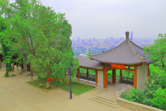 濟(jì)南千佛山