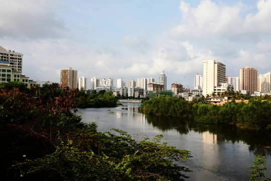 三亞河東灣