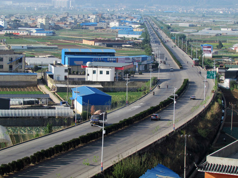 鄉(xiāng)鎮(zhèn)農(nóng)田和公路
