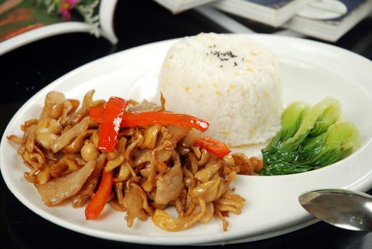 金牌爽肉拌飯