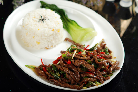 青椒肉絲拌飯