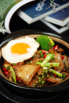 鄉(xiāng)村脯肉煲飯